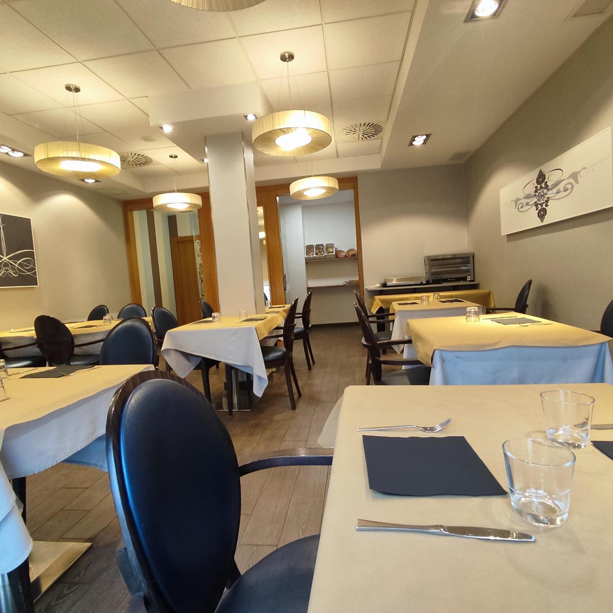 Aparthotel Meseguer Alcañiz Exteriör bild