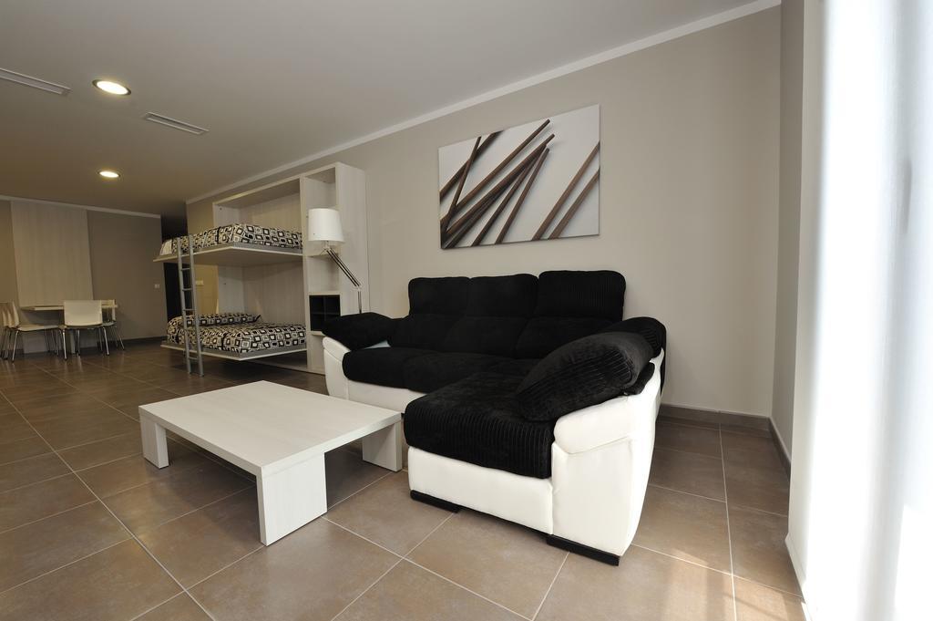 Aparthotel Meseguer Alcañiz Rum bild